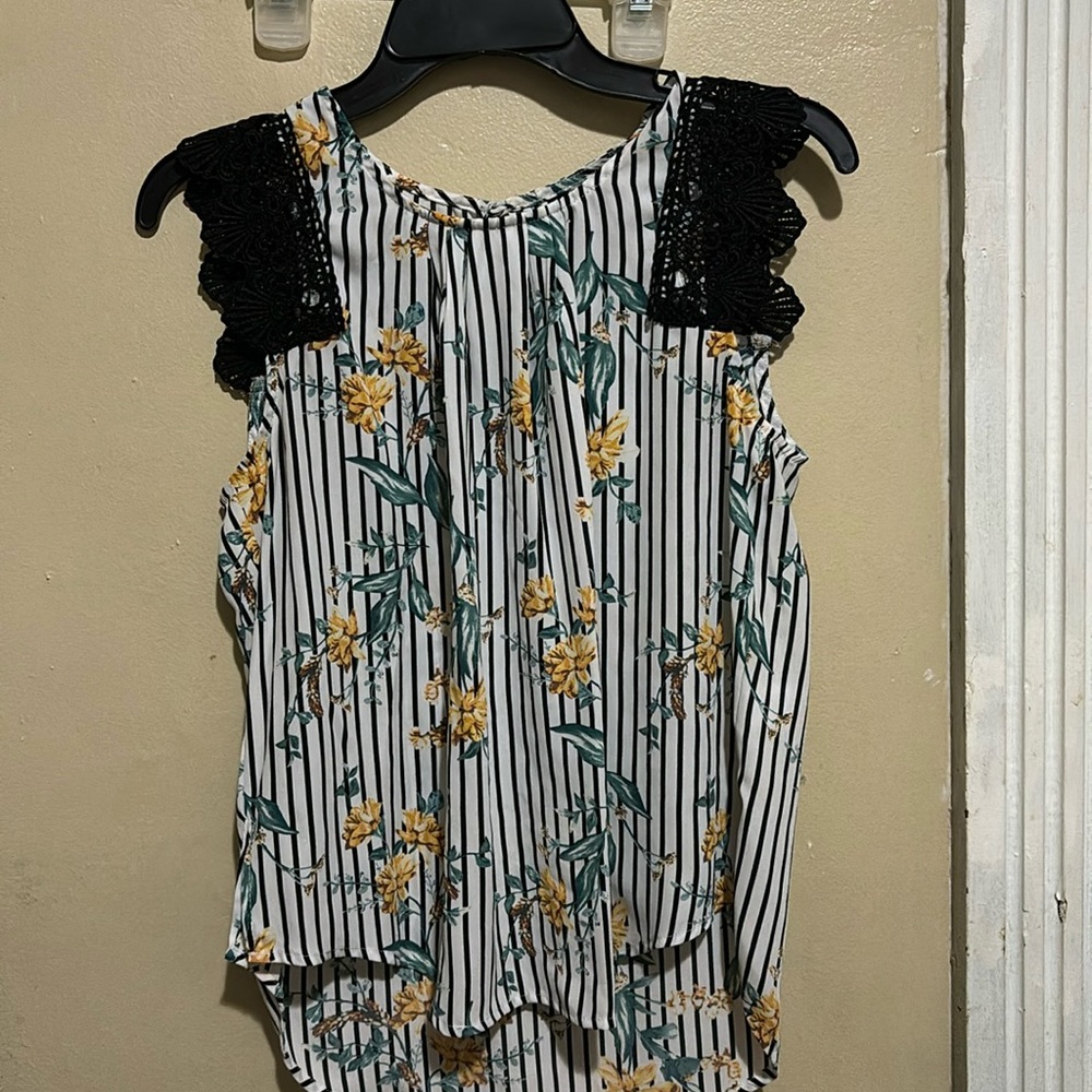 Blouse with flowers strip